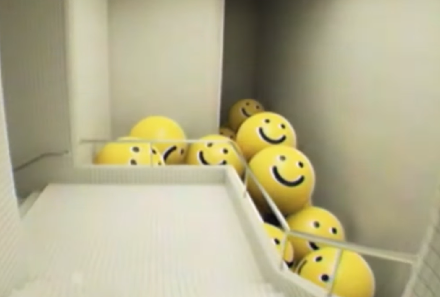 Lost in the Loop: Why Dreamcore is the Ultimate Liminal Space Experience